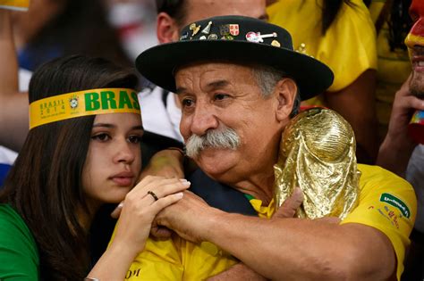 La Copa del Mundo de 2014: Una Sinfonía Brasileña de Alegría y Tristeza Profunda