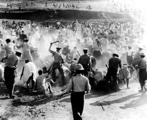 La Masacre de Sharpeville: Una Tragedia que Marcó el Camino Hacia la Libertad en Sudáfrica